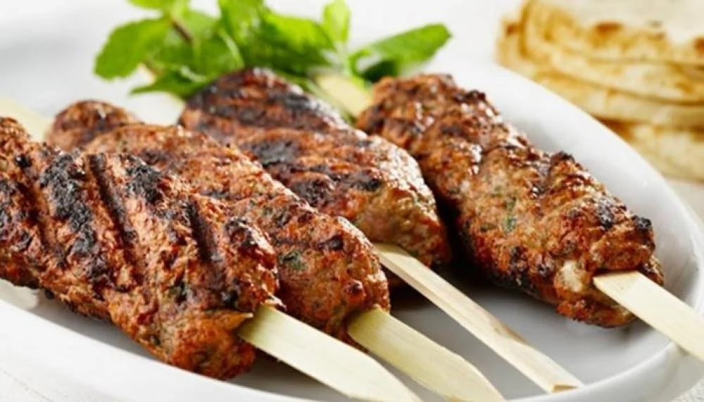 كباب لحم الحاشي المتبَّل بالأعشاب