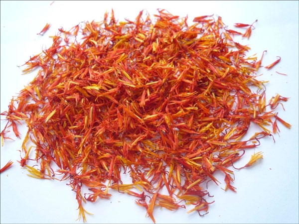 متى يجب الحذر من تناول العصفُر