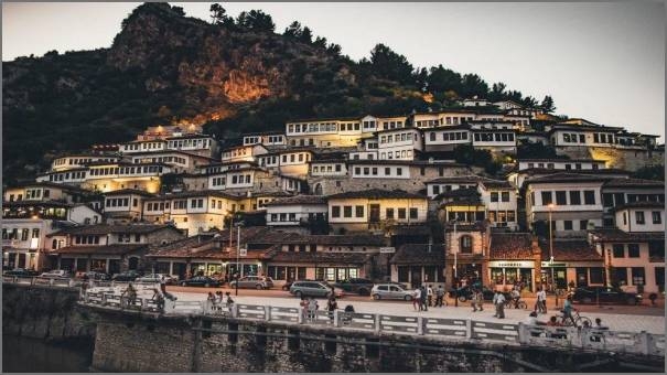 مدينة الألف نافذة