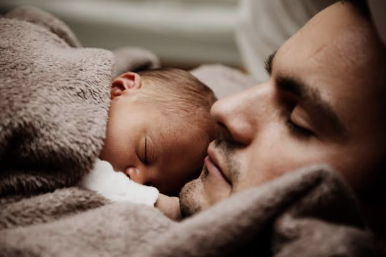مشاركة الآباء في رعاية الرُّضَّع