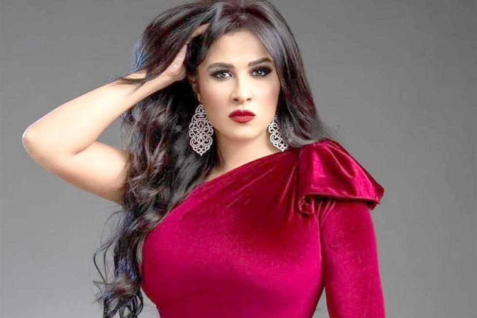 ياسمين عبد العزيز