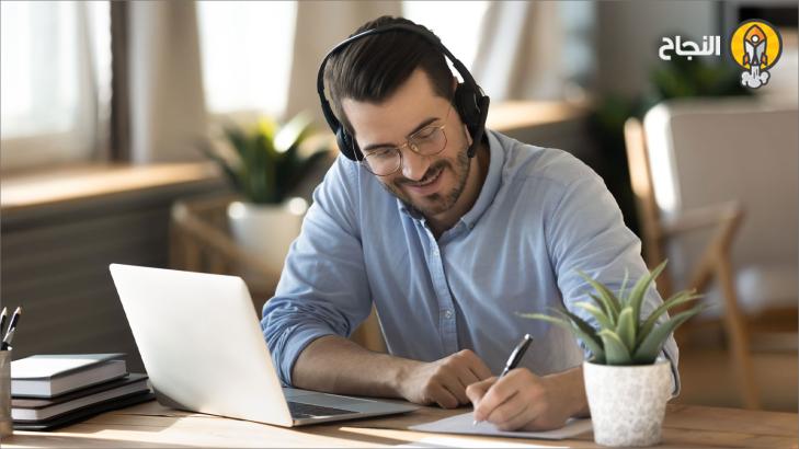 تطبيق التعلم المدمج في العمل: كيف تحسن نهجك في تدريب الموظفين؟ تطبيق التعلم المدمج في العمل: كيف تحسن نهجك في تدريب الموظفين؟