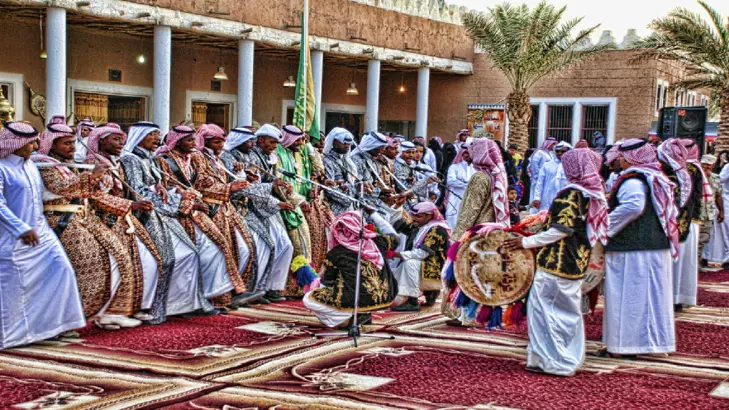 العادات والتقاليد السعودية: إرث الأجداد للأبناء وجيل المستقبل
