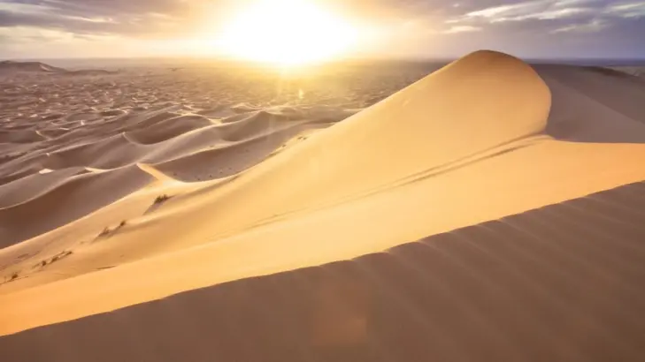 الكثبان الرملية: رقصة الرمال مع الرياح