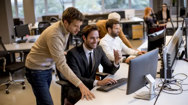 كيف تحافظ على طاقتك في العمل المكتبي دون إرهاق؟