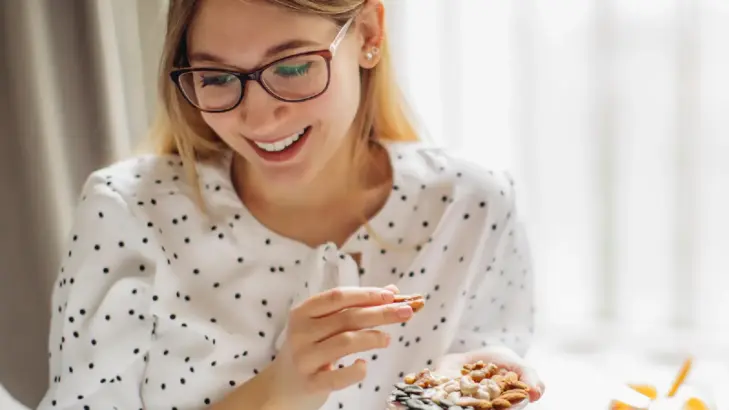 تأثير الوجبات الخفيفة في خسارة الوزن: كيف تساعد في تنظيم الشهية؟