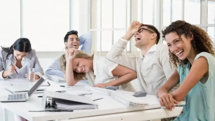 كيف تبني علاقات إيجابية مع زملائك في العمل؟