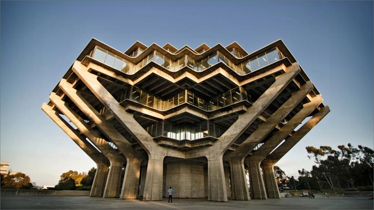 دراسة الهندسة المعمارية في كندا: الجامعات والتكاليف والرواتب والمعادلة