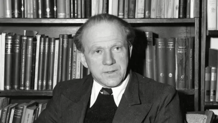 فيرنر هايزنبيرغ: قصة العقل المدبر وراء الثورة الكمومية