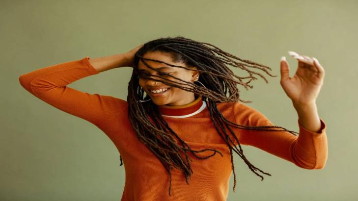 3 أسباب للتركيز على السعادة المصطنعة