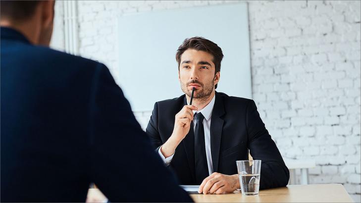 الصمت المُحرج: استخدمه في مصلحتك أو تخلَّص منه