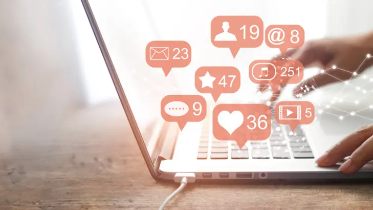 من التفاعل إلى التأثير: استراتيجيات عملية لإدارة منصاتك الاجتماعية باحتراف