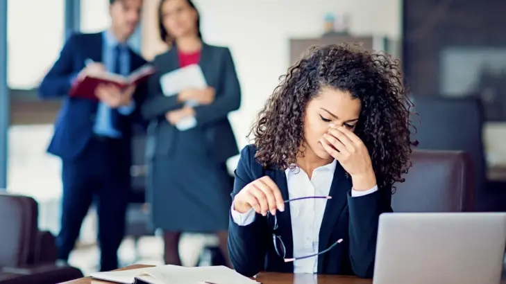 تخفيف الضغط المستمر في العمل بخطوات عملية