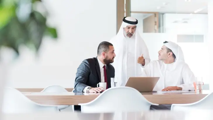 حين تصبح بيئة العمل مرآةً: ماذا تكشف ردَّات أفعالك عنك؟