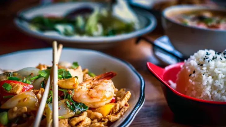 المطبخ التايلاندي: توازن مثالي بين النكهات المطبخ التايلاندي: توازن مثالي بين النكهات