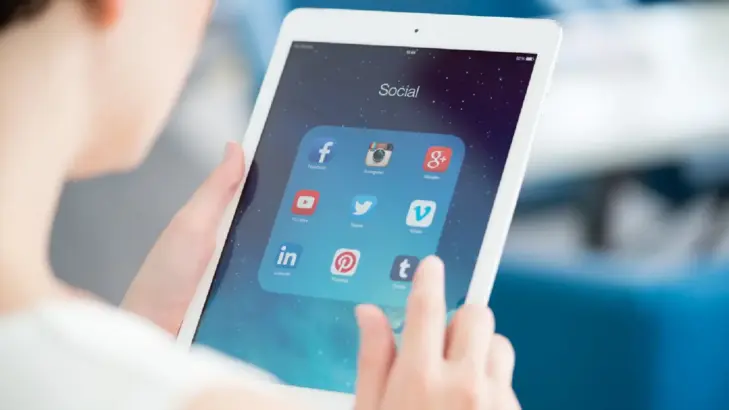 الإعلام البديل: مفهومه وتأثيره على المشهد الإعلامي المعاصر