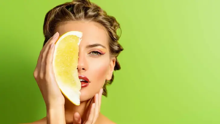 سيروم فيتامين سي: فوائده وطريقة استخدامه لبشرة مشرقة وصحية