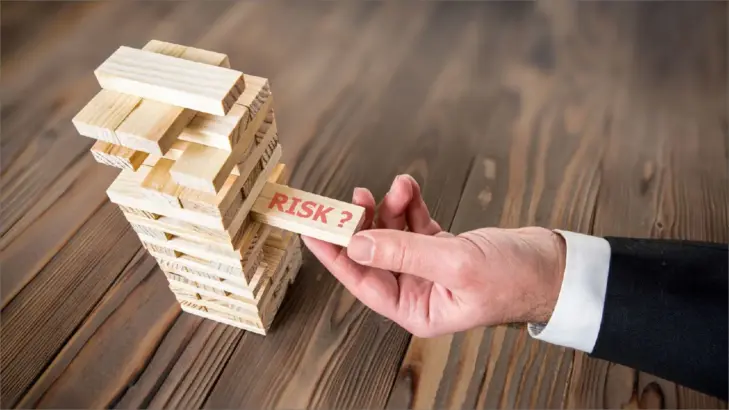 التعامل مع المخاطر في المشاريع الجديدة: خطوات، وأمثلة، واستراتيجيات