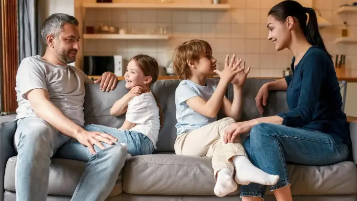 8 أشياء يفعلها الآباء الأذكياء عاطفياً أمام أطفالهم