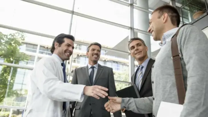 الكوتشينغ وعلم النفس الإيجابي: كيف تساعد عملاءك على الازدهار النفسي؟