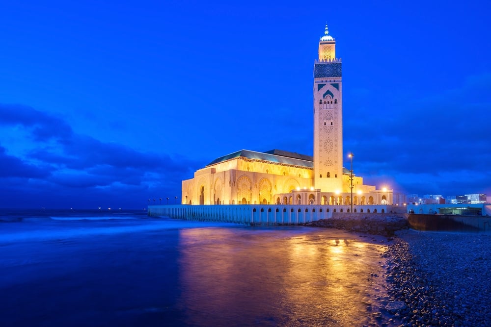 مسجد الحسن الثاني في الدار البيضاء أكبر مدن المغرب