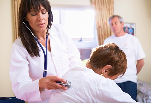 الطّرق على كامل قفصك الصّدري