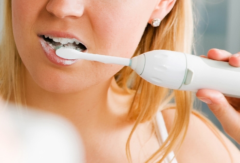 فرشاة الأسنان، (كلّ بضعة أشهر)