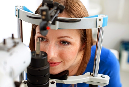 فحص العيون