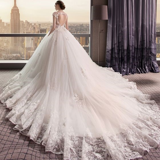 اختيار فستان العرس