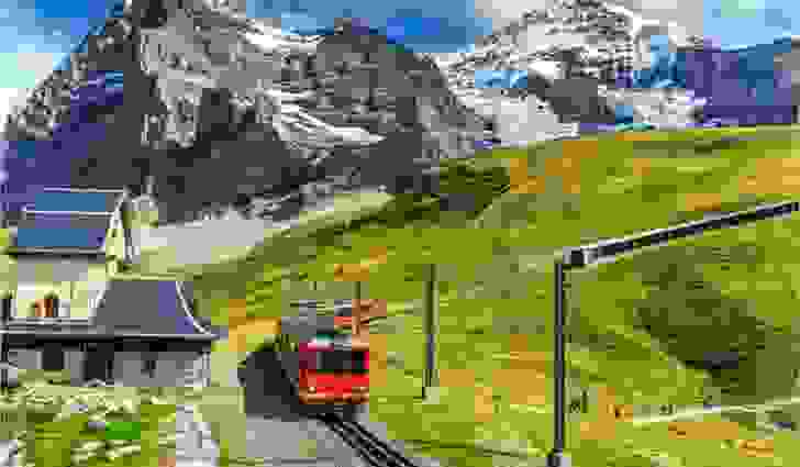 أعلى محطة قطارات في العالم موجودة في سويسرا: