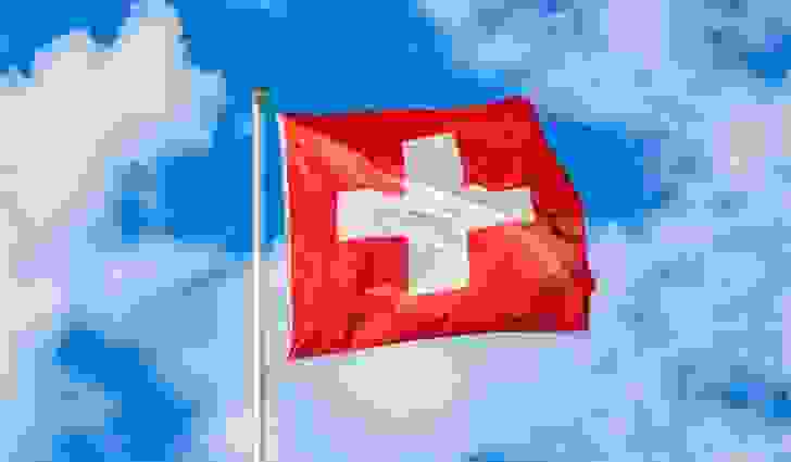 عَلمَ سويسرا مربَّع الشكل