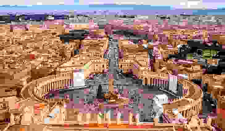 مدينة الفاتيكان (0.44 كيلومتراً مربعاً)