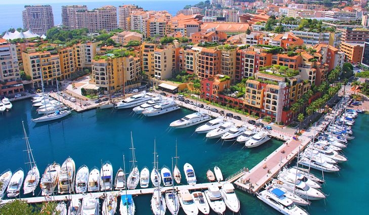 موناكو (2 كيلومتر مربع)