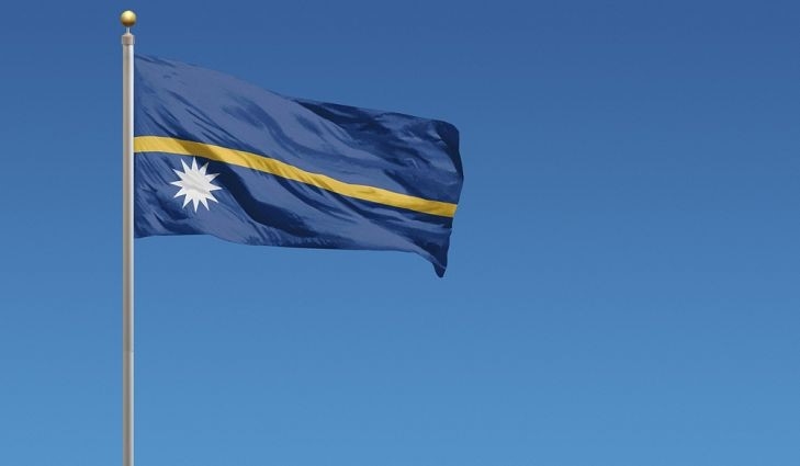 ناورو (21 كيلومتراً مربعاً)