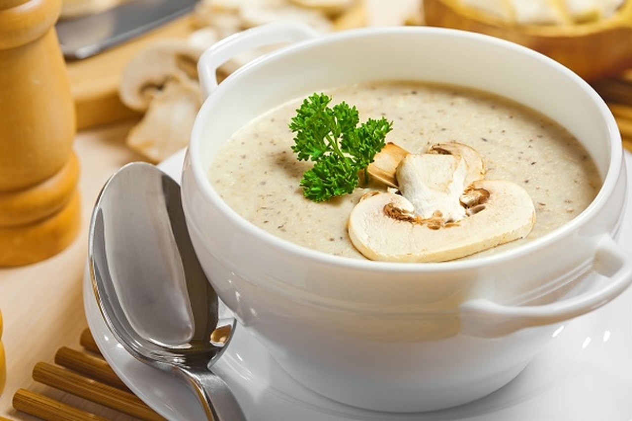 شوربة الدجاج والفطر شوربة الدجاج والفطر